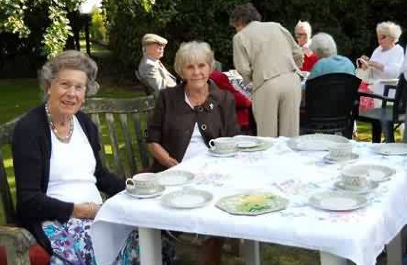 Comberton 2010: Liz Thorne and Joy Churcher.